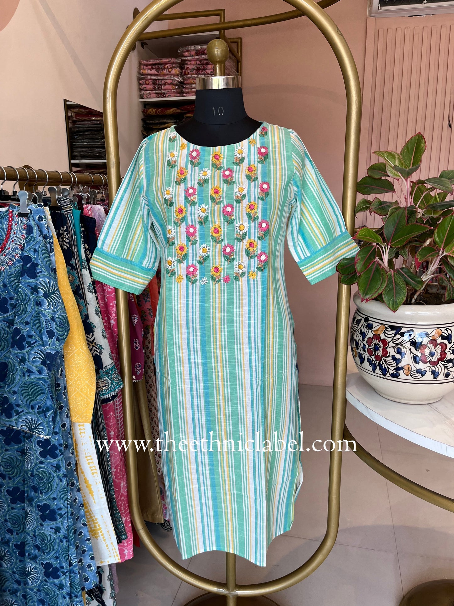 “Aabharan” Green Embroidered Cotton kurta