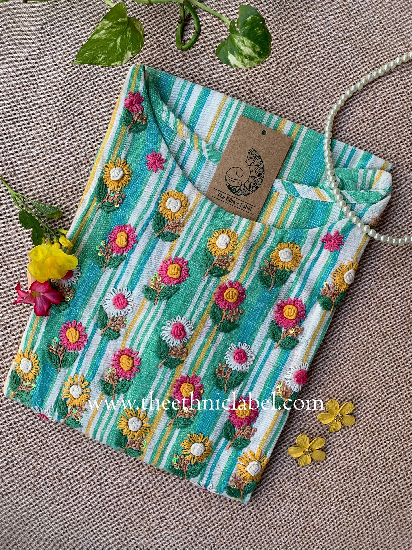 “Aabharan” Green Embroidered Cotton kurta